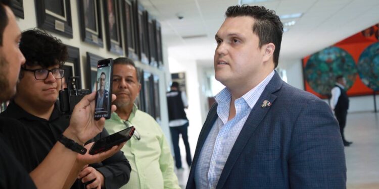Prieto minimiza amago de juicio político del PAN