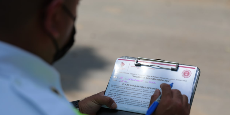 Avanza programa de deschatarrización; remueven 70 vehículos abandonados en la vía públioca