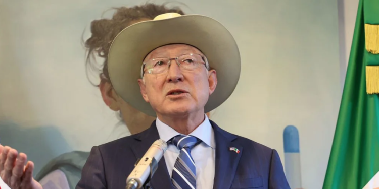Estrategia de «abrazos, no balazos», no funcionó: Ken Salazar