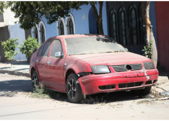 Municipios decomisarán y venderán los vehículos abandonados.