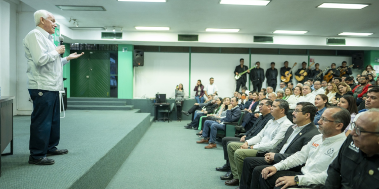 Decano de la UAT, Luis Navarro Roso, se despide de la cátedra con emotivo homenaje