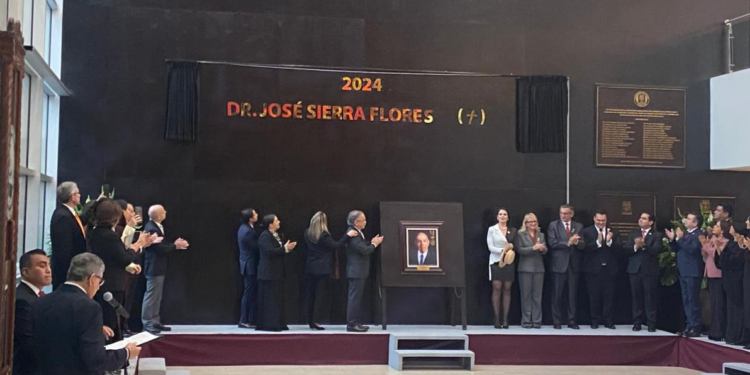 Entrega medalla, «Luis García de Arellano», pos mortem, al médico tampiqueño, José Sierra Flores