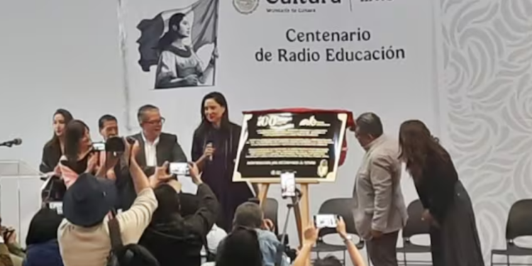 Jenaro Villamil, hace chiste sobre la muerte de Silvia Pinal.