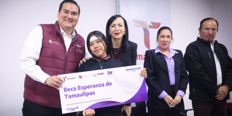 Entrega DIF becas a más de 3 mil estudiantes en condiciones de vulnerabilidad