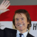 Hospitalizan a Raphael tras sufrir derrame cerebral.