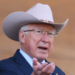 «Hay mucho trabajo por hacer», dice Ken Salazar, tras deportación de Osiel Cárdenas.