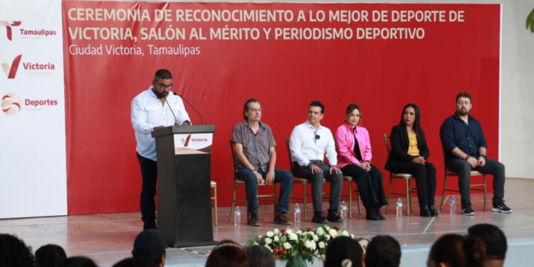 Premia Lalo Gattás a lo mejor del deporte y periodismo victorense.
