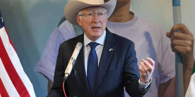 Se va Ken Salazar; «Hay fentanilo en México», reitera.