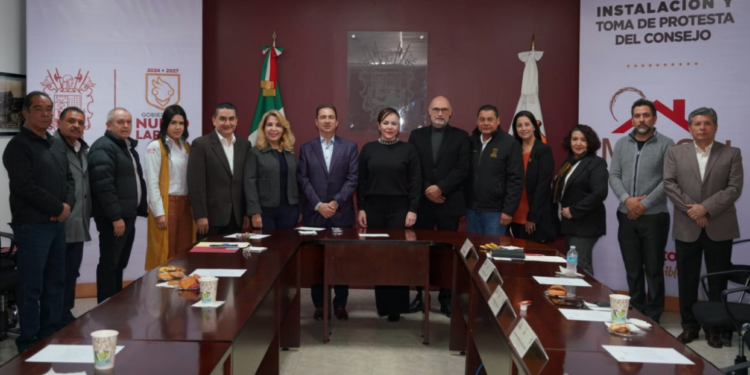 Impulsará Carmen Lilia programas de vivienda diga; Toma protesta a nuevo titular.