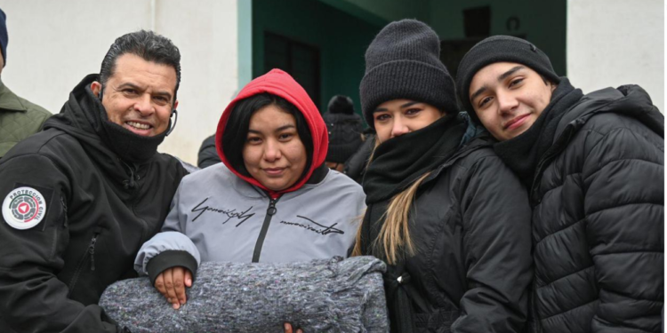 Distribuyen municipio y DIF Victoria apoyos invernales