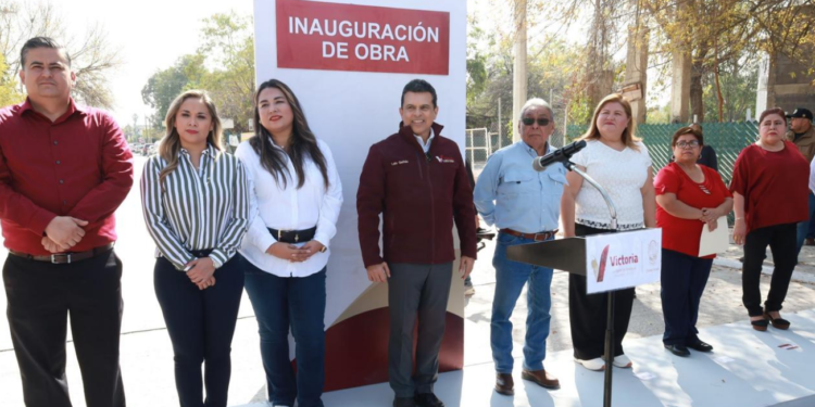 Entrega Ayuntamiento calle de concreto hidráulico y colector en Infonavit Adelitas