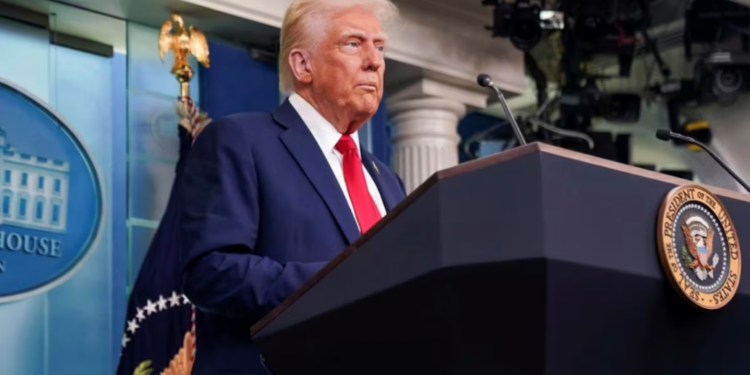 Trump jura que cumplirá amenazas de imponer aranceles a México y Canadá