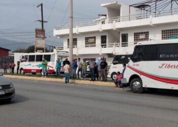 Microbuseros dejan sin transporte a victorenses