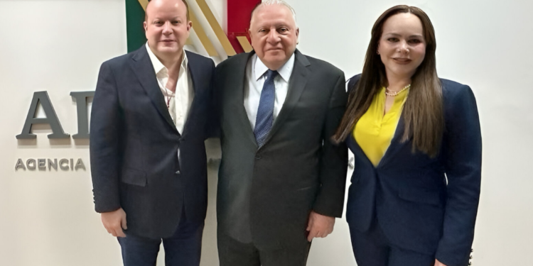 Alcaldesa, Carmen Lilia Canturosas, se reúne con titular nacional de aduanas para solucionar conflictos en puentes.