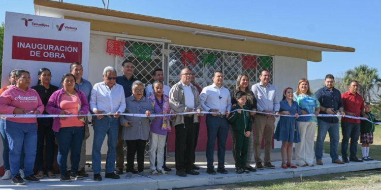 Escuela de Las Brisas pide piso y municipio le construye aula.