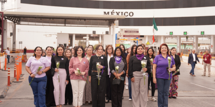 Mujeres de Nuevo Laredo y Laredo, Texas, marchan unidas en el marco del 8 de marzo
