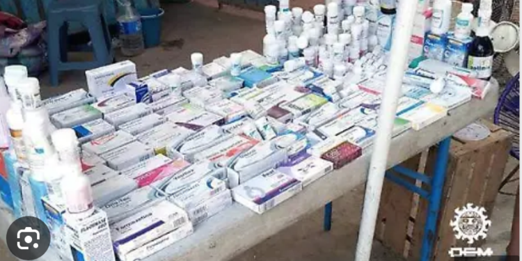 Alertan sobre peligro de comprar medicamentos en tianguis
