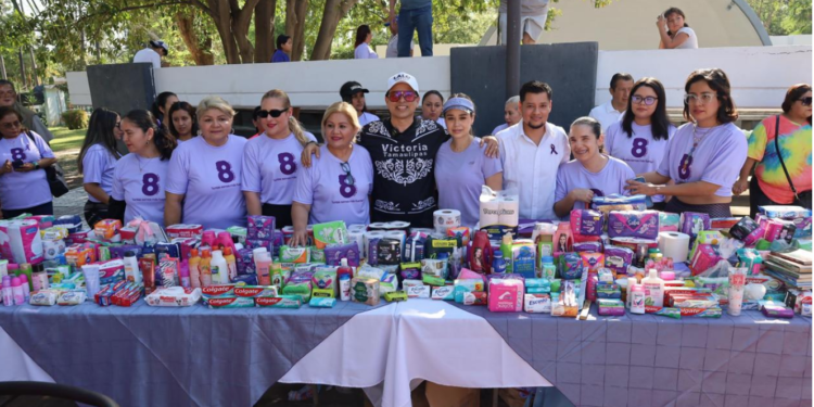 Participan Lalo y Lucy en Zumbaton del Día de la Mujer