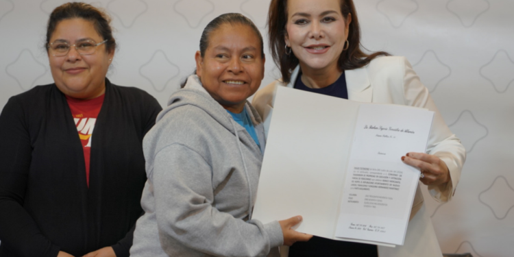 Gobierno de Nuevo Laredo brinda certeza jurídica a familias del Progreso con entrega de escrituras
