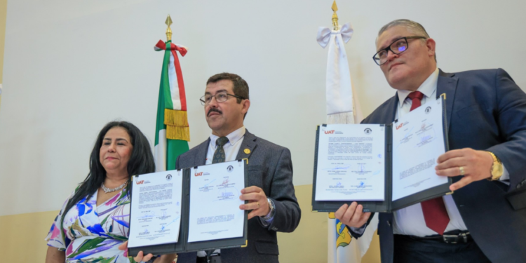 Preside rector Dámaso Anaya firma de convenio UAT y Trieltam