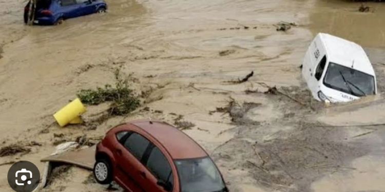 Caos en Reynosa por tormenta; vehículos varados, apagones y daños en hospital