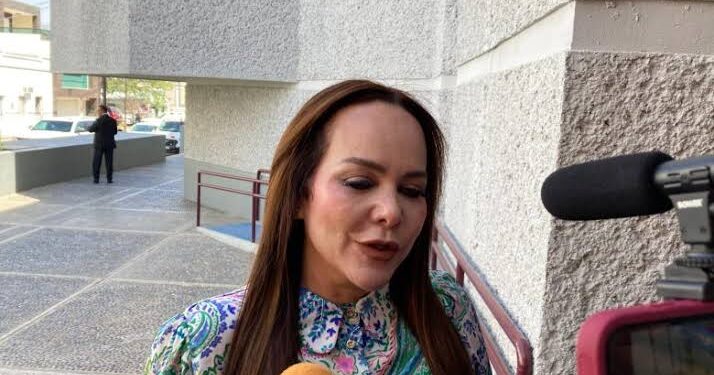 Lamenta Carmen Lilia fallecimiento de 12 neolaredenses en accidente en Santiago