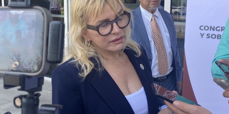 “Es flojo y sus iniciativas son refritos”, dice Magaly Deandar de Ismael García Cabeza de Vaca.