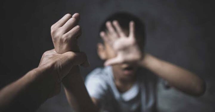 Agresores vicarios  perderán patria potestad  de sus hijos.