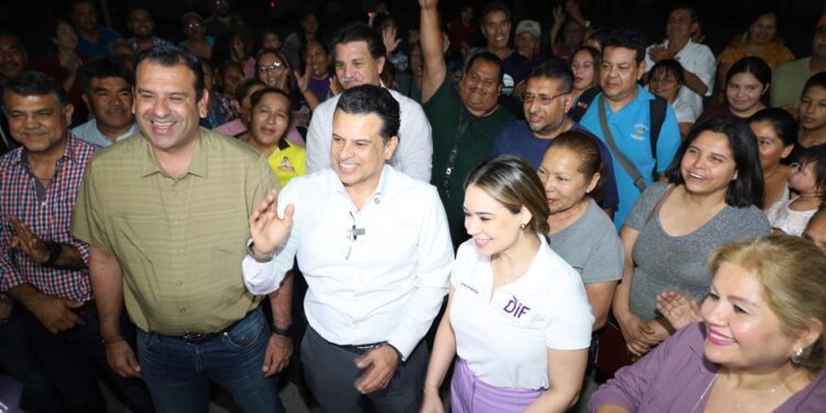 Se ilumina con modernas lámparas fraccionamiento Familias Fuertes.