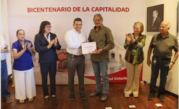 Inaugura Lalo Gattás exposición fotográfica del Bicentenario