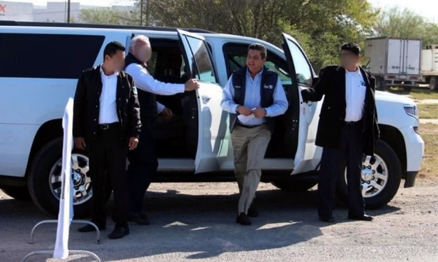 Escoltas sí…caprichos no: Cabeza de Vaca mantendrá protección oficial