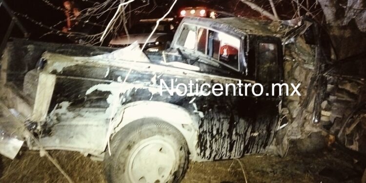 Tres lesionados tras brutal choque contra un árbol en El Mante