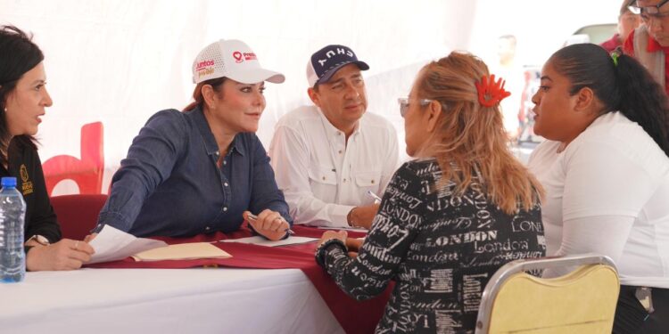 “PRESIDENCIA CERQUITA DE TI” LLEGA A UNIDAD DEPORTIVA; ATIENDE ALCALDESA CARMEN LILIA CANTUROSAS PETICIONES CIUDADANAS