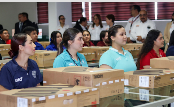 Equipa rector de la UAT centros de cómputo en Reynosa y Valle Hermoso