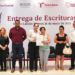 Gobiernos aseguran patrimonio de 100 familias con entrega de escrituras.