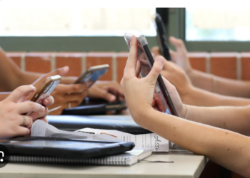 ADIÓS A CELULARES EN CLASE; DIPUTADOS APRUEBAN PROHIBICIÓN.