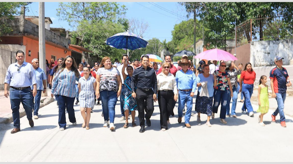 Inaugura alcalde calle de concreto hidráulico en colonia Tamatán