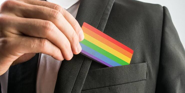 Exigen prohibir discriminación médica contra personas LGBTTIQ+