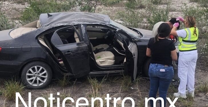 Pareja resulta herida tras volcar su auto en la Victoria-Matamoros