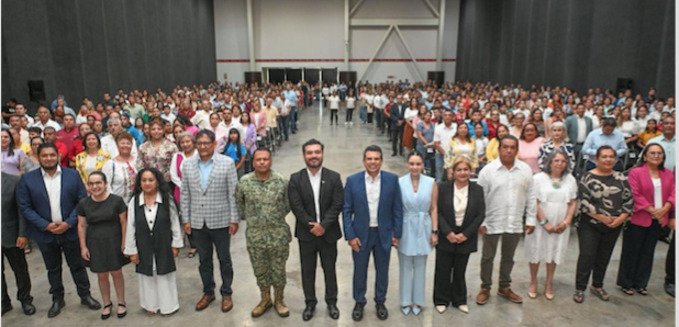 Entrega alcalde medalla Guadalupe Victoria a 163 estudiantes de excelencia