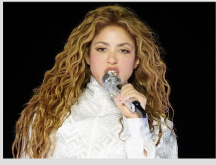 Ser inmigrante en EU es vivir con miedo constante: Shakira.