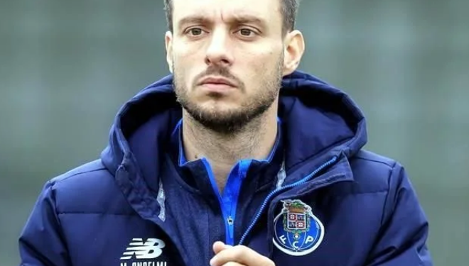 Anselmi, fuera del Porto