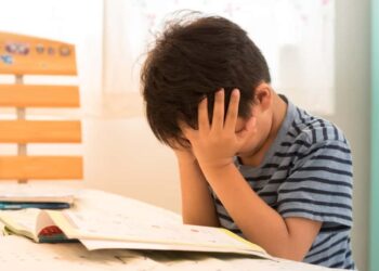 Persisten graves rezagos en lectura y escritura en primaria.