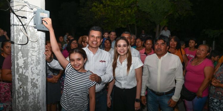 Entrega Municipio área verde iluminada en la Mariano Matamoros.