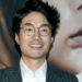 Encuentran a actor surcoreano muerto en su automóvil