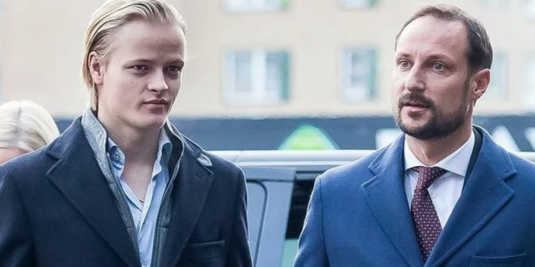 Viaja Principio Haakon con hijastro acusado de violación
