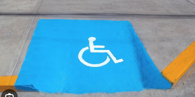 Proponen acercar estacionamientos a entradas principales para personas con movilidad reducida