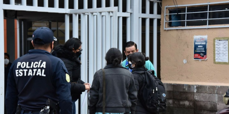 Diputada exige más seguridad en escuelas.