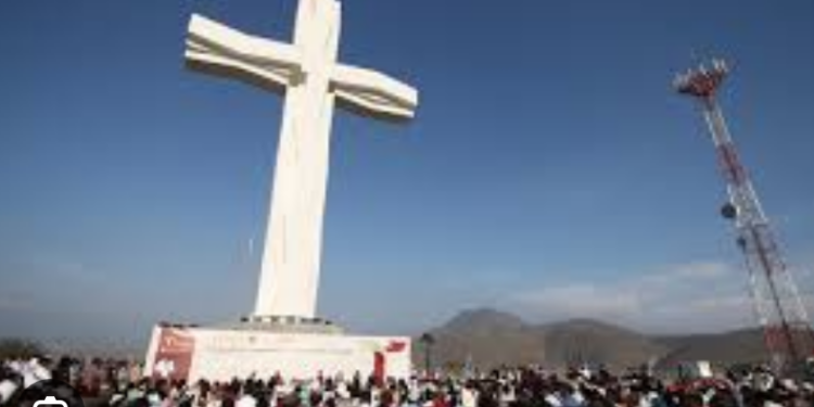 Proponen dar a turismo religioso cabida en la ley