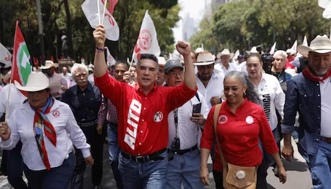 Militantes del PRI salen en apoyo de “Alito” tras trifulca con Noroña.